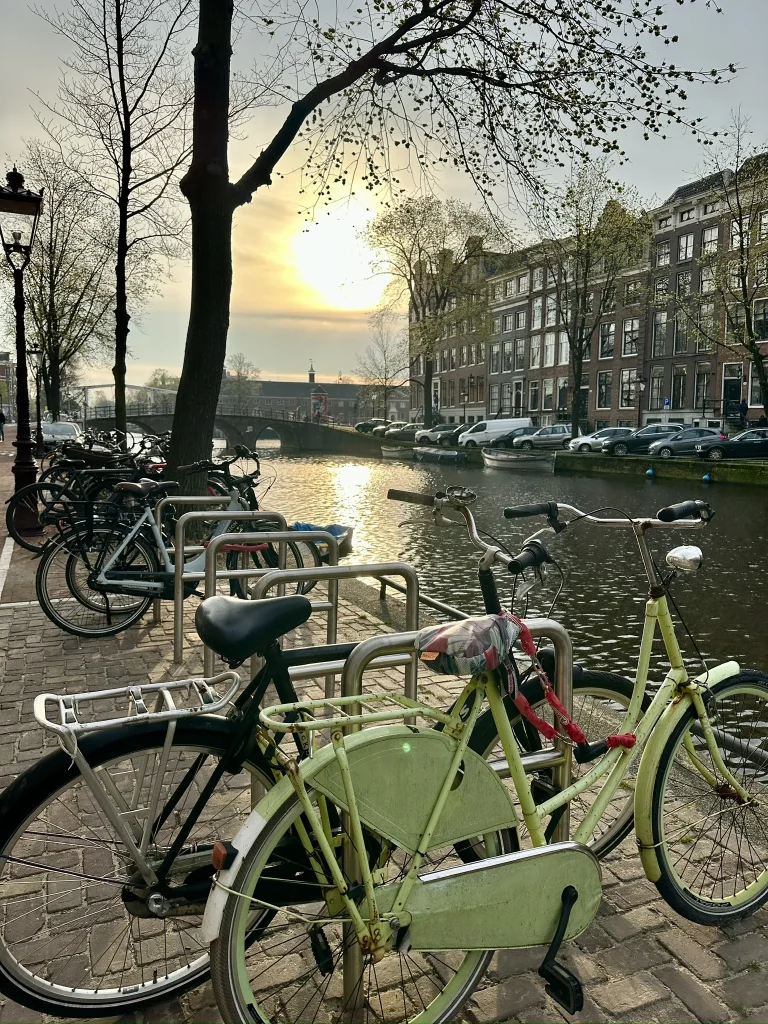amsterdam-canal-bike
